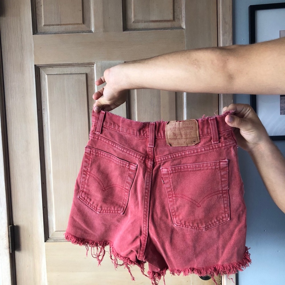Faded red levi shorts